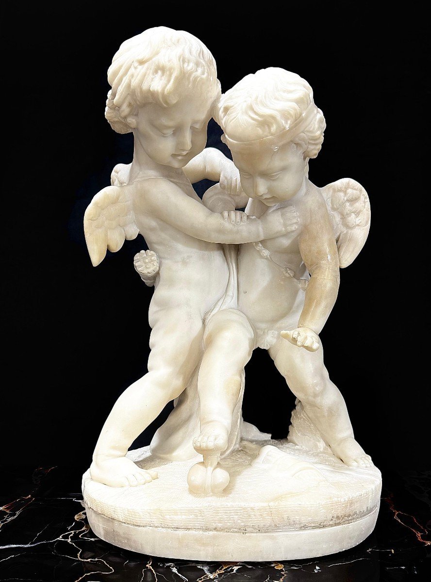 Scultura raffigurante due Angeli in lotta per il cuore Marmo 