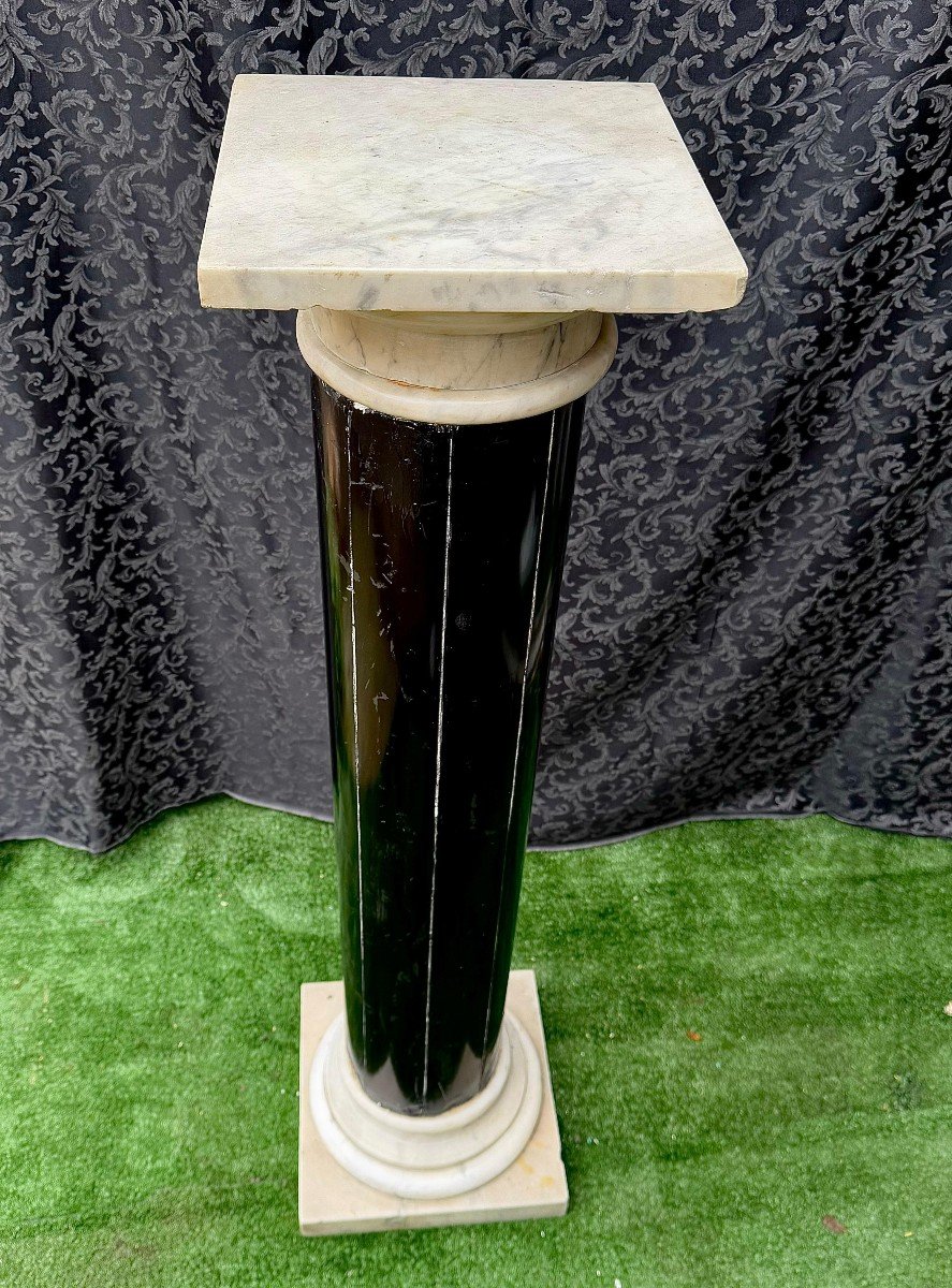 Colonna Grande Speciale in Marmo Nero e Marmo Bianco Statuario di CARRARA