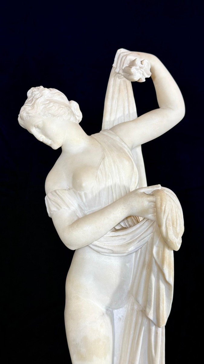 Statua raffigurante una Venere Callipigia in Marmo Bianco di Carrara