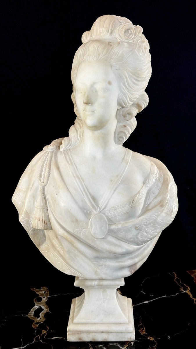 Busto raffigurante Maria Antonietta Marmo 