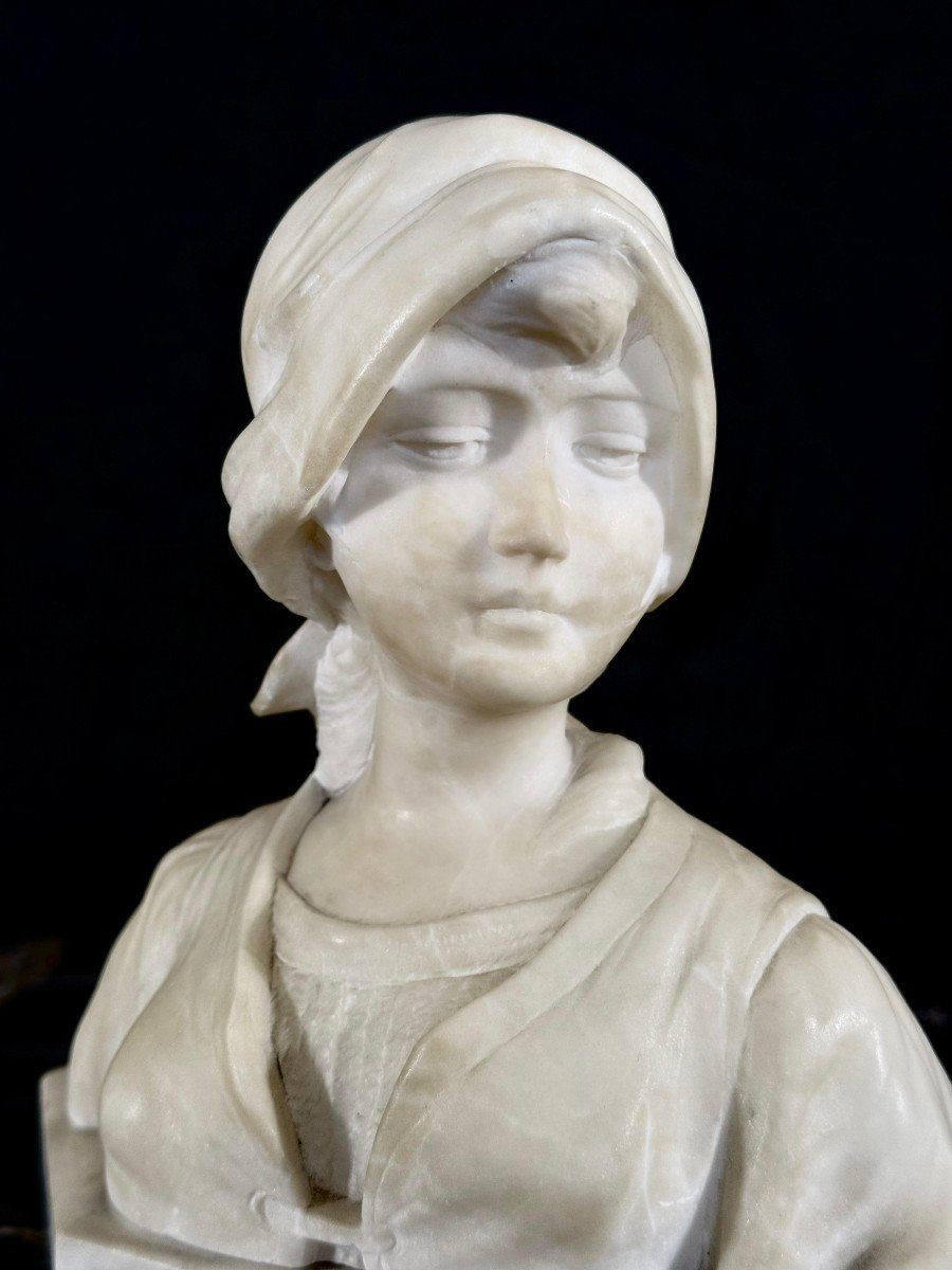 Busto raffigurante fanciulla che sorride -photo-2