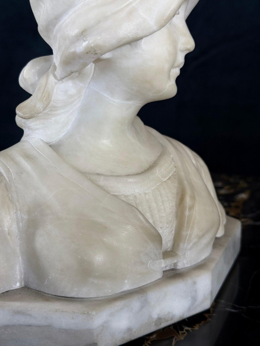 Busto raffigurante fanciulla che sorride -photo-4