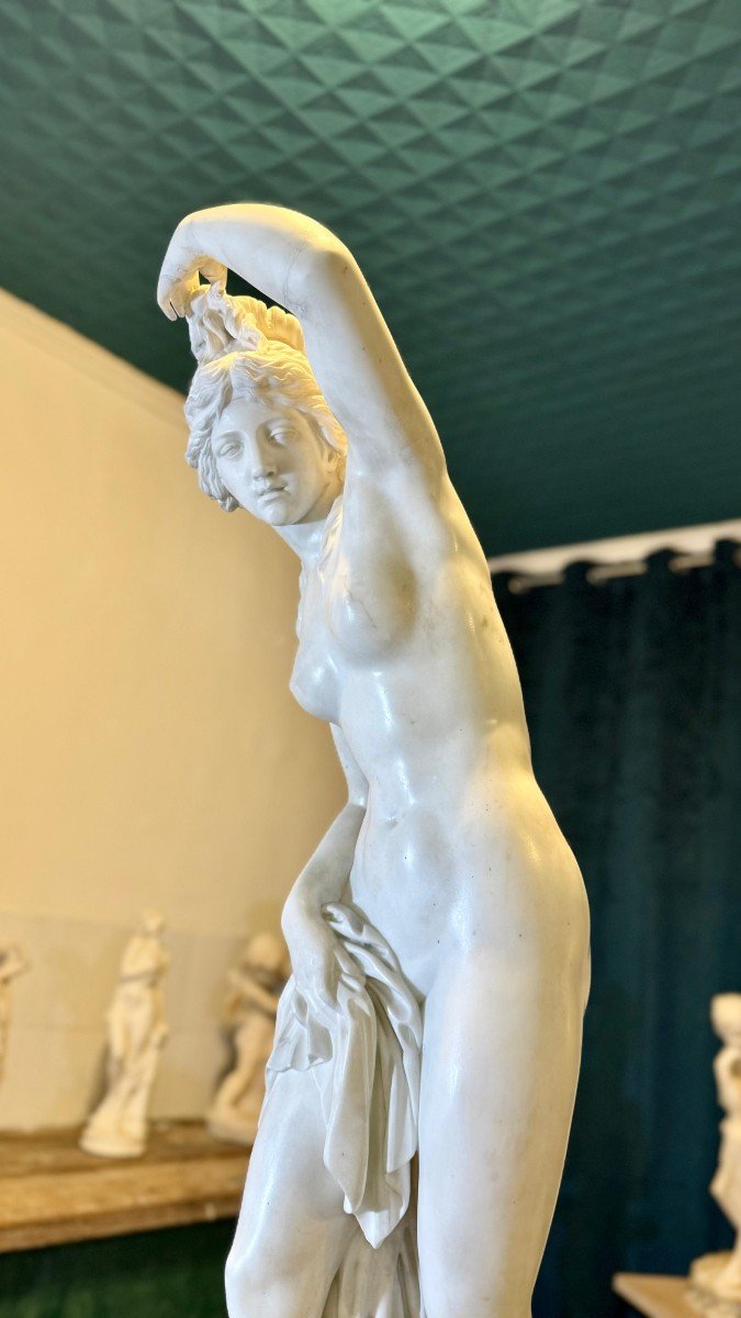 Grande Statua Bagnante Nuda con capitello in Marmo Bianco di Carrara -photo-3