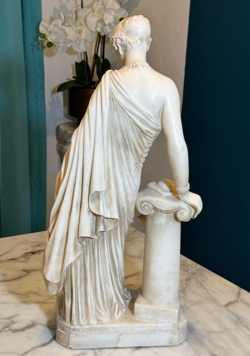 Statua raffigurante una poetessa greca con pergamena in mano Marmo-photo-2