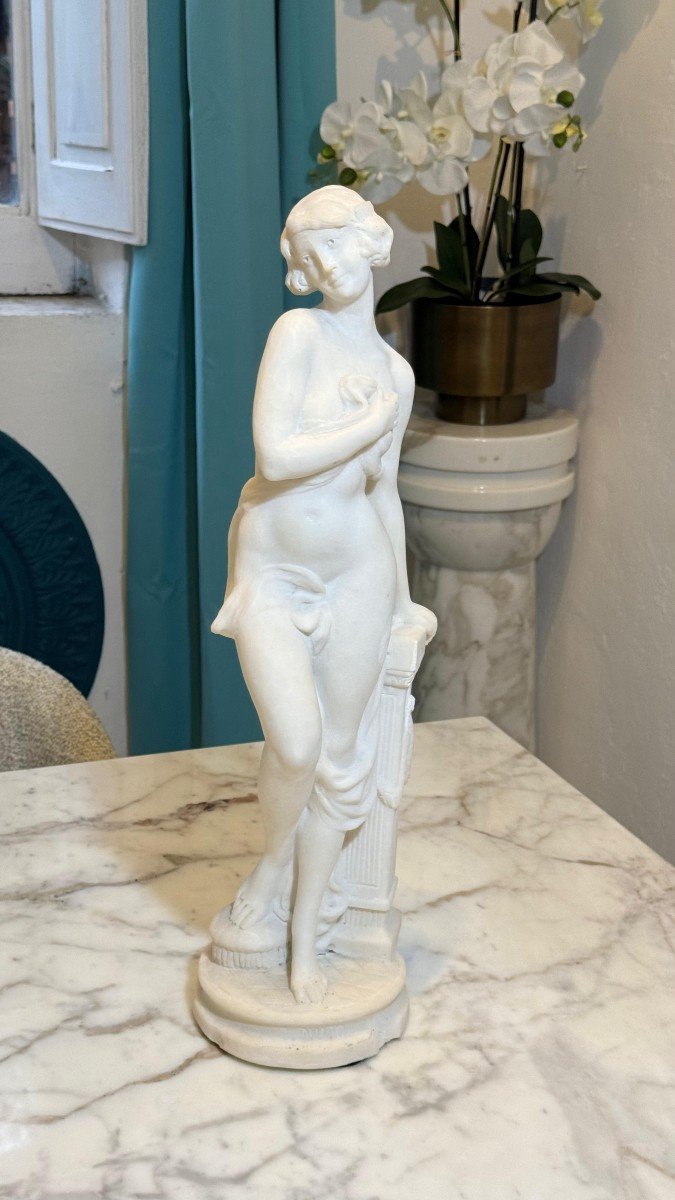 Statua raffigurante una fanciulla Nuda in Marmo Bianco di Carrara-photo-2