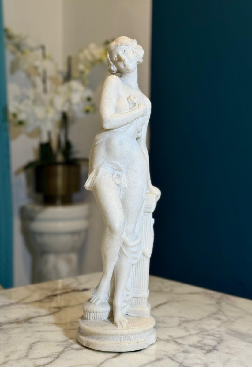 Statua raffigurante una fanciulla Nuda in Marmo Bianco di Carrara-photo-4