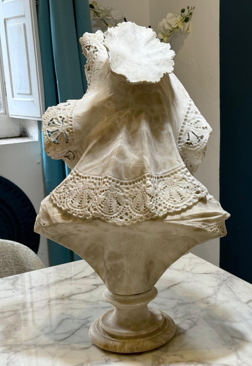 Grande busto raffigurante una bellissima signorina sorridente Marmo -photo-3