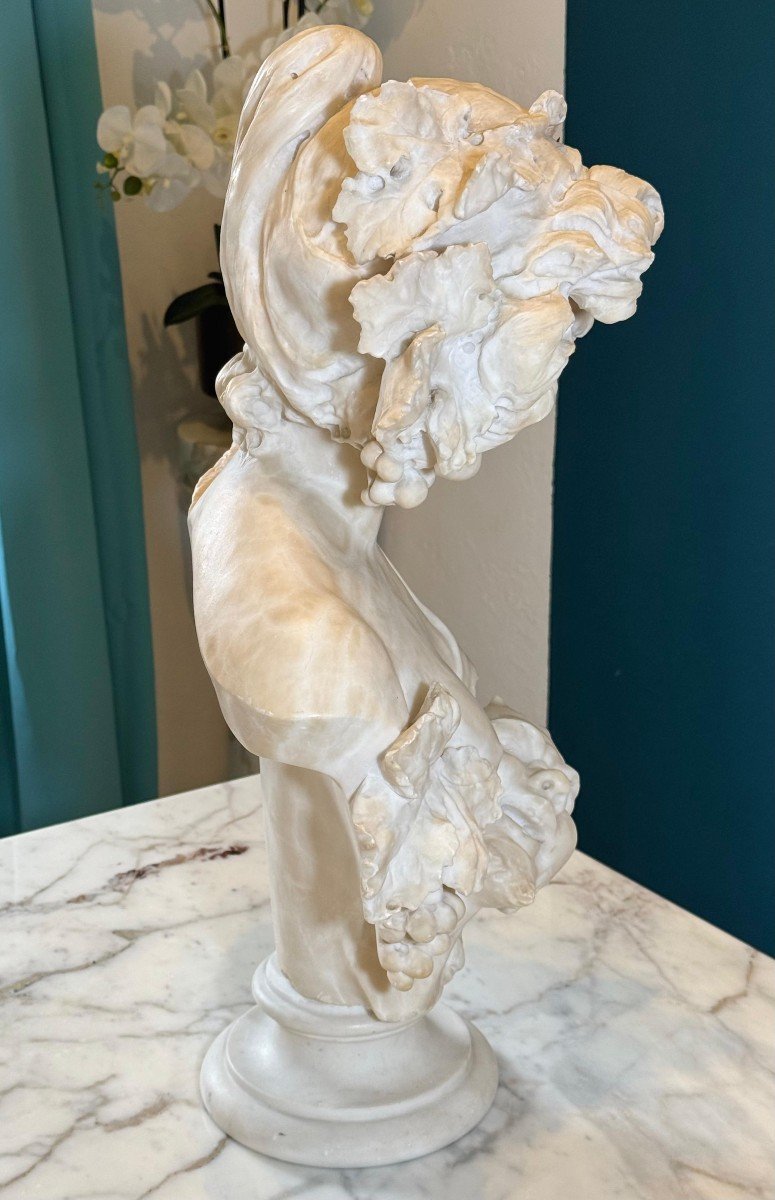 Busto raffigurante una donna con foglie e uva in testa Marmo -photo-2