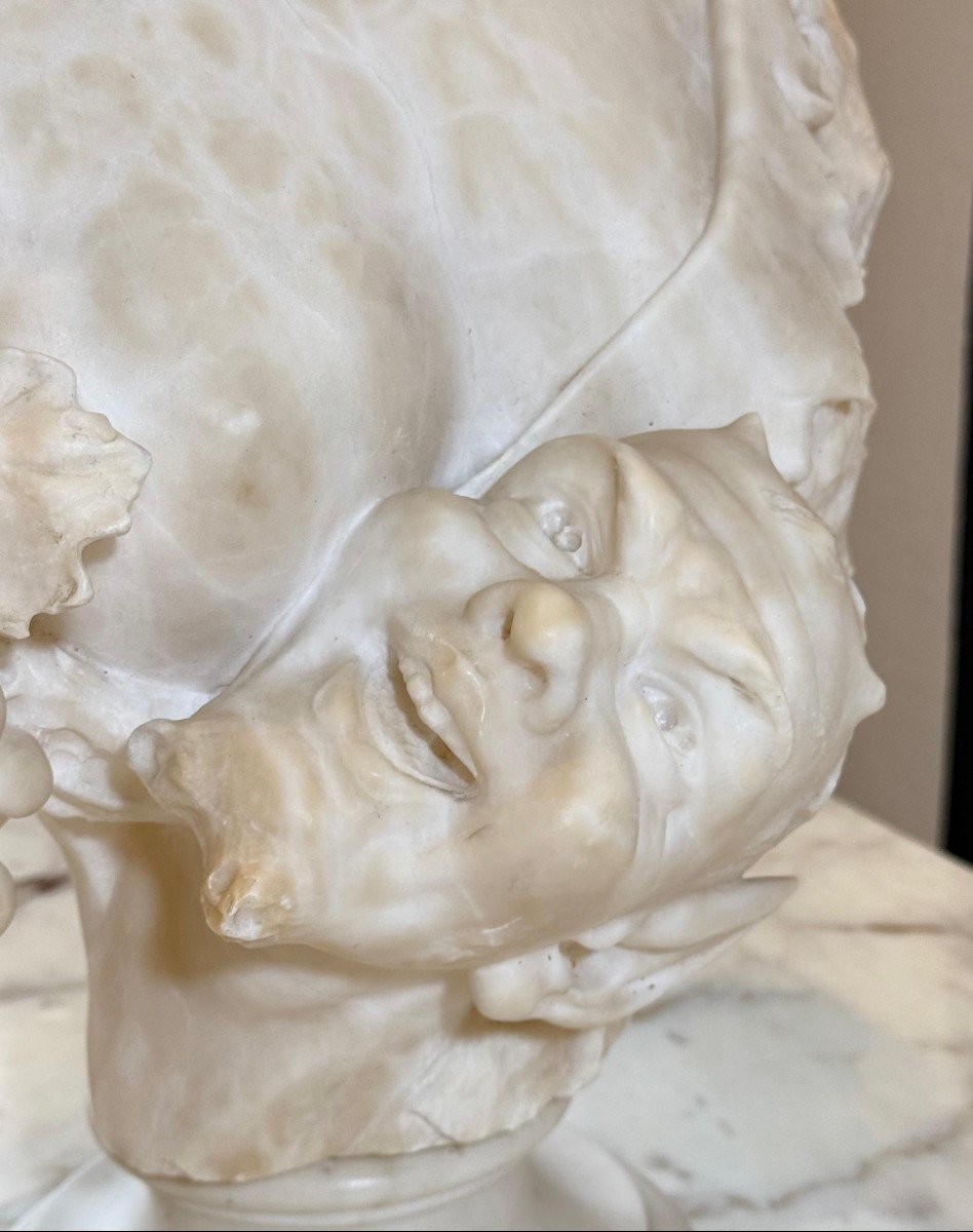 Busto raffigurante una donna con foglie e uva in testa Marmo -photo-8