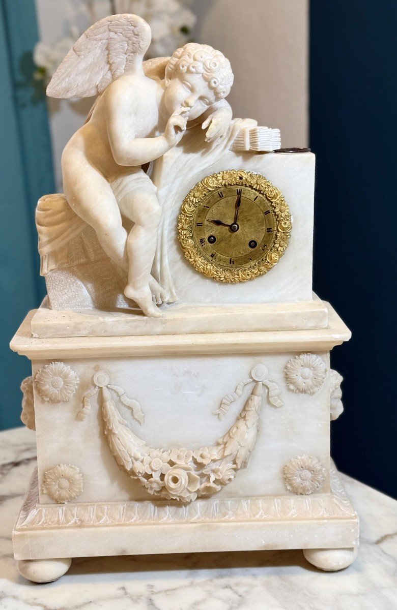 Orologio francese in alabastro con scultura raffigurante un angioletto-photo-6