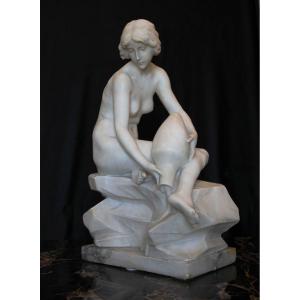 Statua raffigurante fanciulla nuda con anfora Marmo