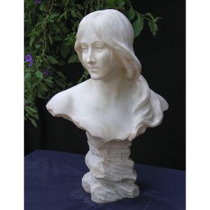 Busto raffigurante una fanciulla Liberty Marmo Bianco Statuario di Carrara 