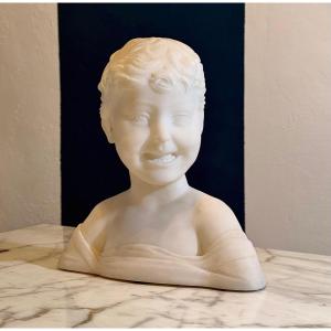 Busto raffigurante un bellissimo bambino sorridente Marmo