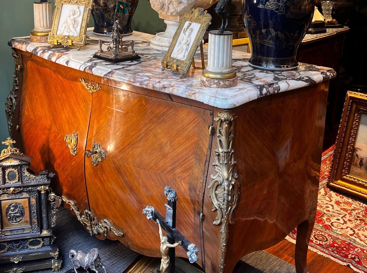 Commode con piano in marmo di gusto Luigi XV. Francia, periodo Napoleone III-photo-4