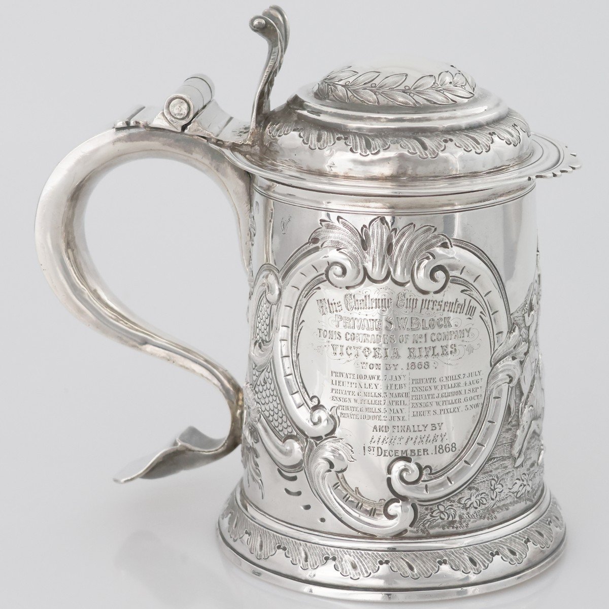 Tankard in argento sterling Regina Anna, argentiere RP, Dublino, 1711-photo-2