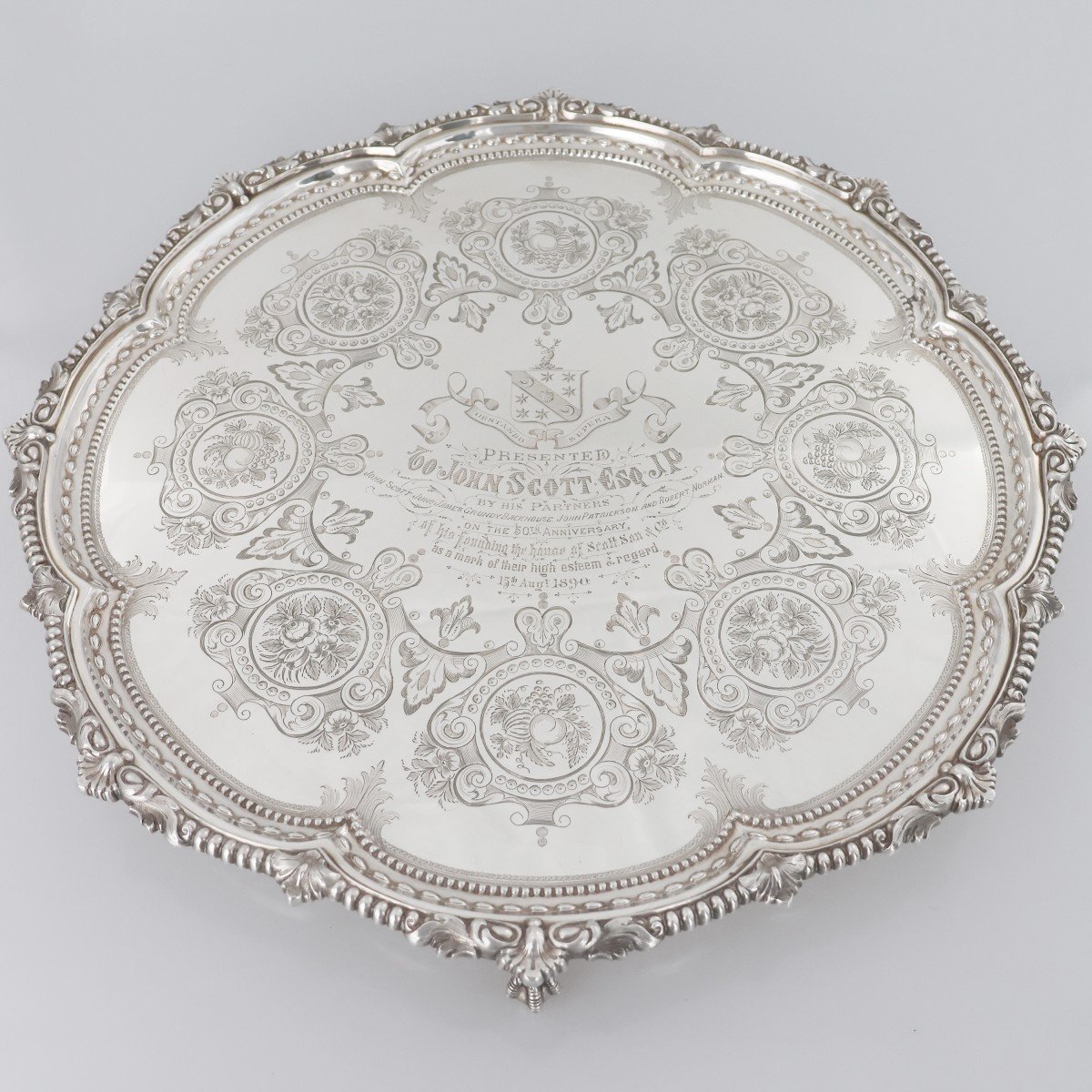 Salver in argento sterling Regina Vittoria, Martin, Hall & Co Ltd, Londra, 1888-photo-4