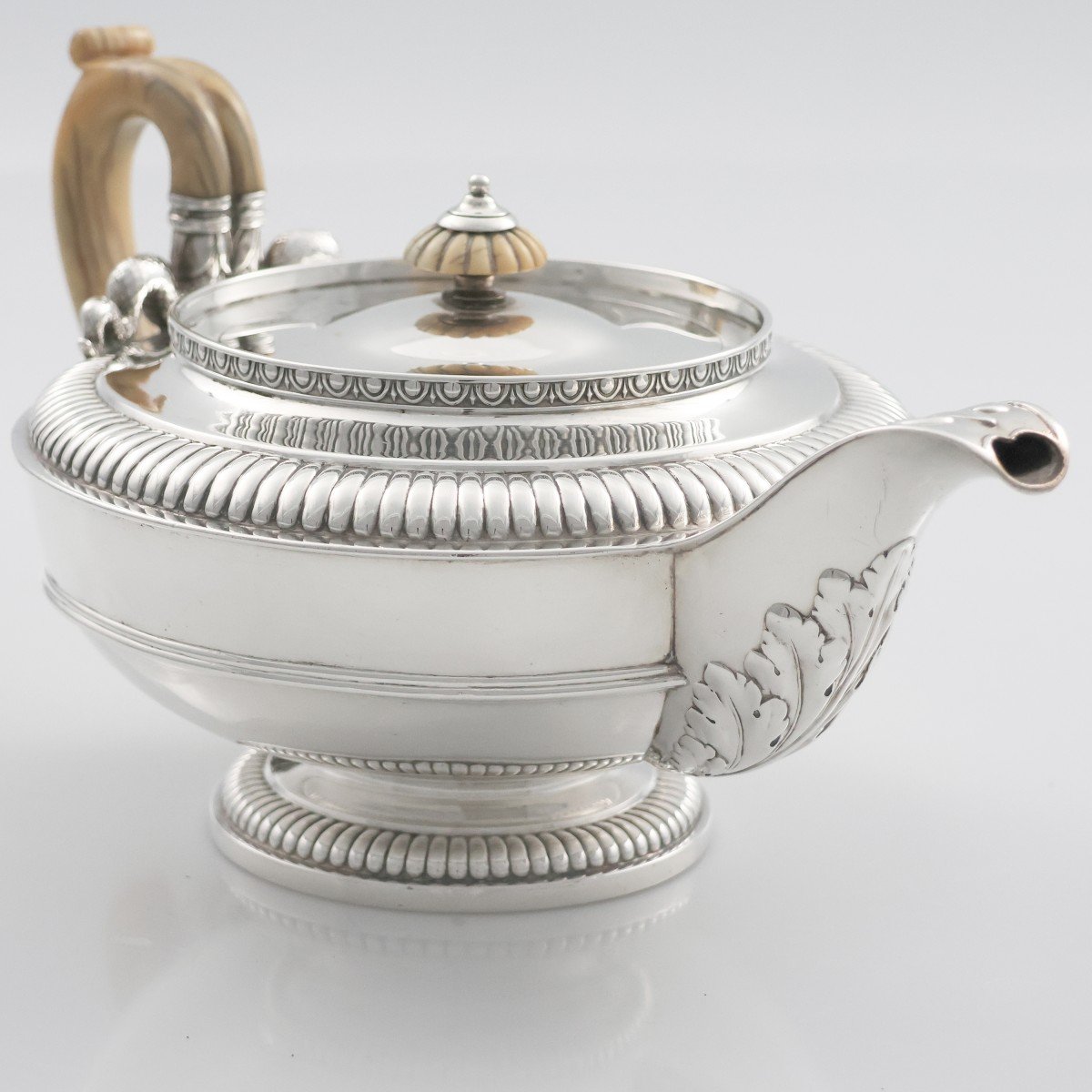 Teiera in argento sterling Giorgio III, Paul Storr, Londra, 1815-photo-2