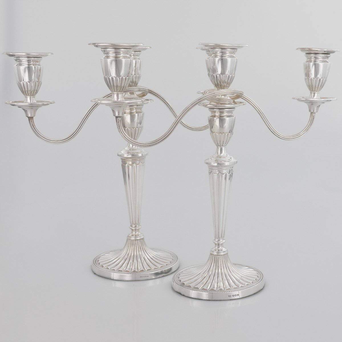 Coppia di candelabri in argento Regina Elisabetta II, Roberts & Belk Ltd, Sheffield, 1973-photo-2