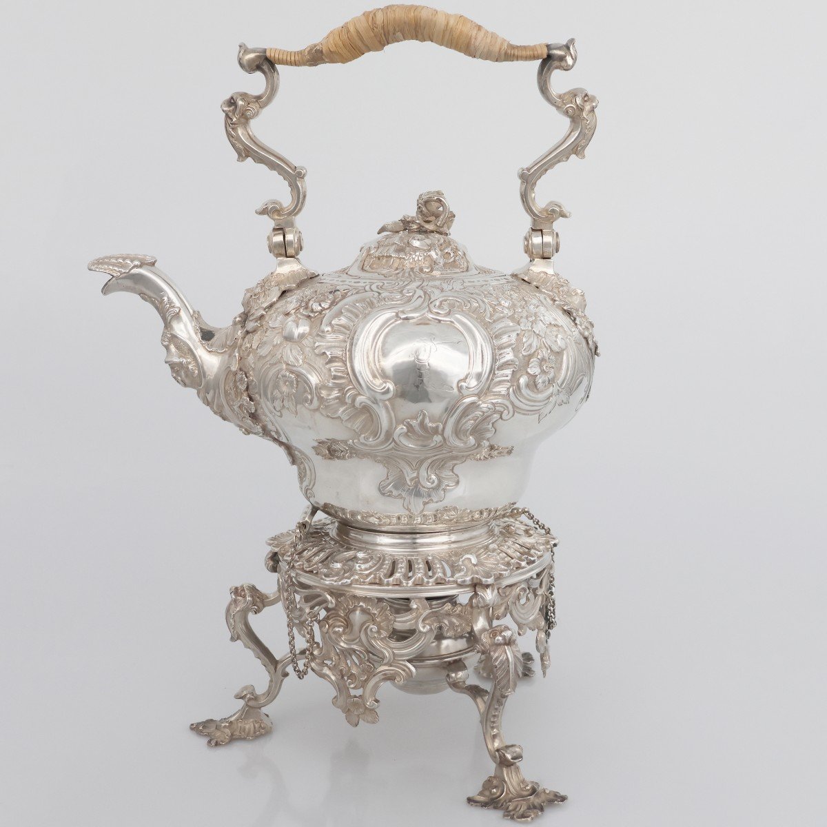 Bollitore su supporto in argento sterling Giorgio II, Samuel Courtauld?, Londra, 1739-55-photo-2