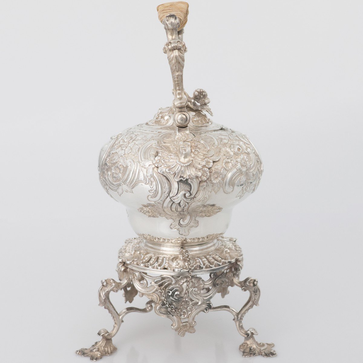 Bollitore su supporto in argento sterling Giorgio II, Samuel Courtauld?, Londra, 1739-55-photo-4