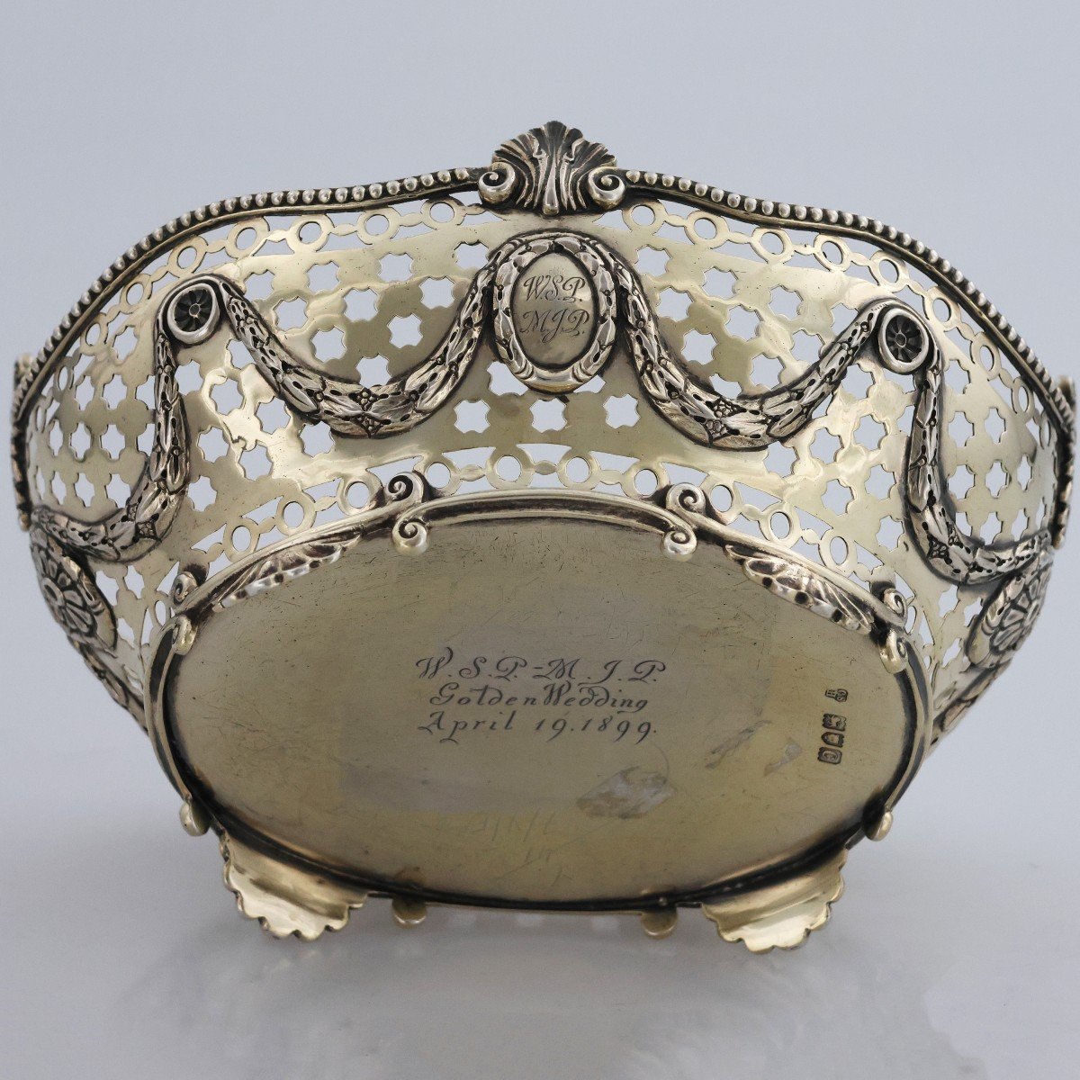 Cestino in argento sterling e vermeil Regina Vittoria, Charles Stuart Harris, Londra, 1898-photo-3