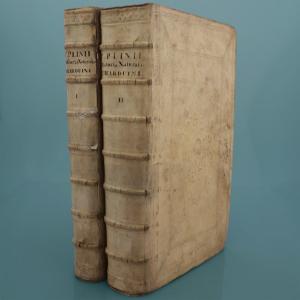 Plinii Secundi Caii. Historiae naturalis libri XXXVII.. Parisiis, Typis Antonii – Urbani..1723