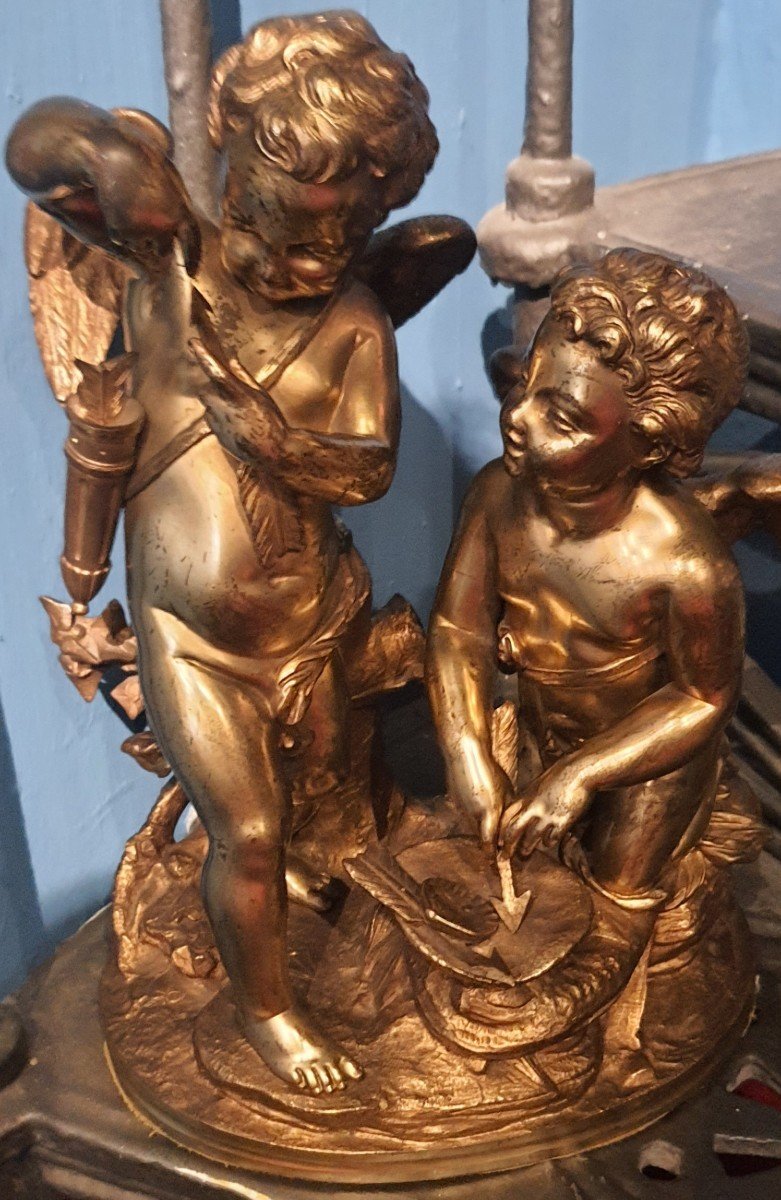 Scultura in bronzo dorato " Putti con Cupido " fine del XIX secolo 32 x 23 cm