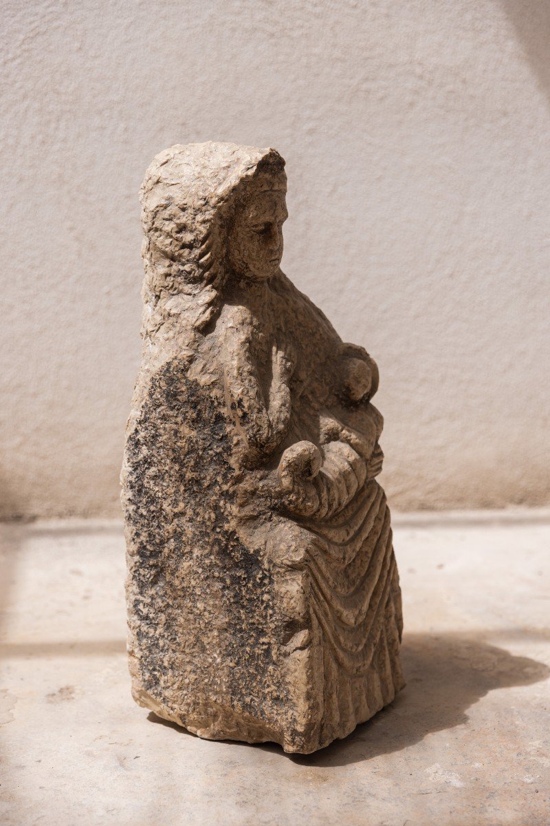 Madonna con bambino in pietra di Siracusa-photo-1