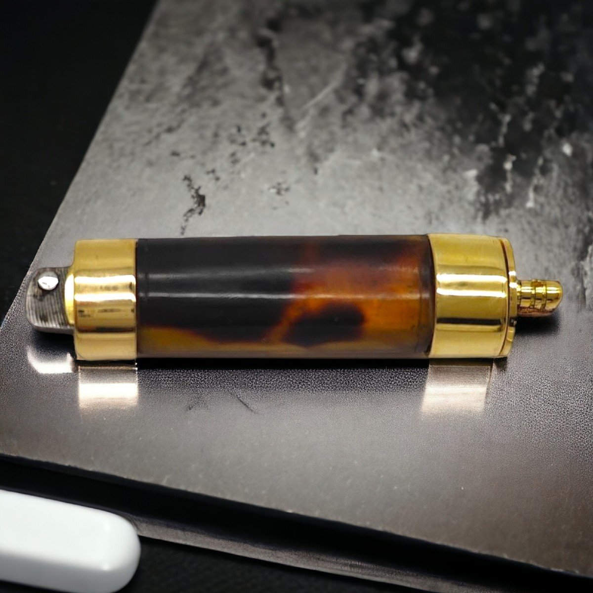 Coltello *Barrel* realizzato con finimenti in oro 18kt-photo-1