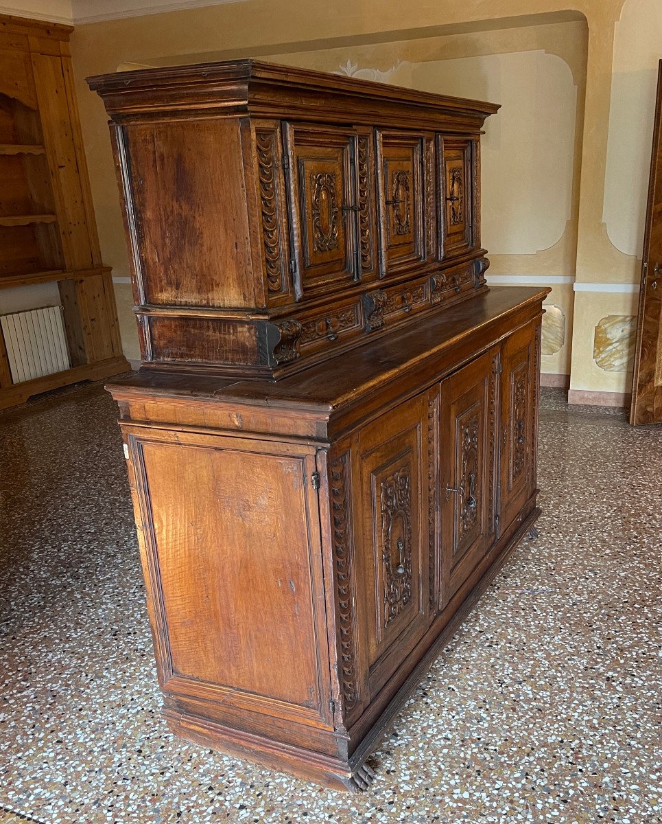 Credenza a doppio corpo in legno di noce, Toscana, fine XVI-photo-2