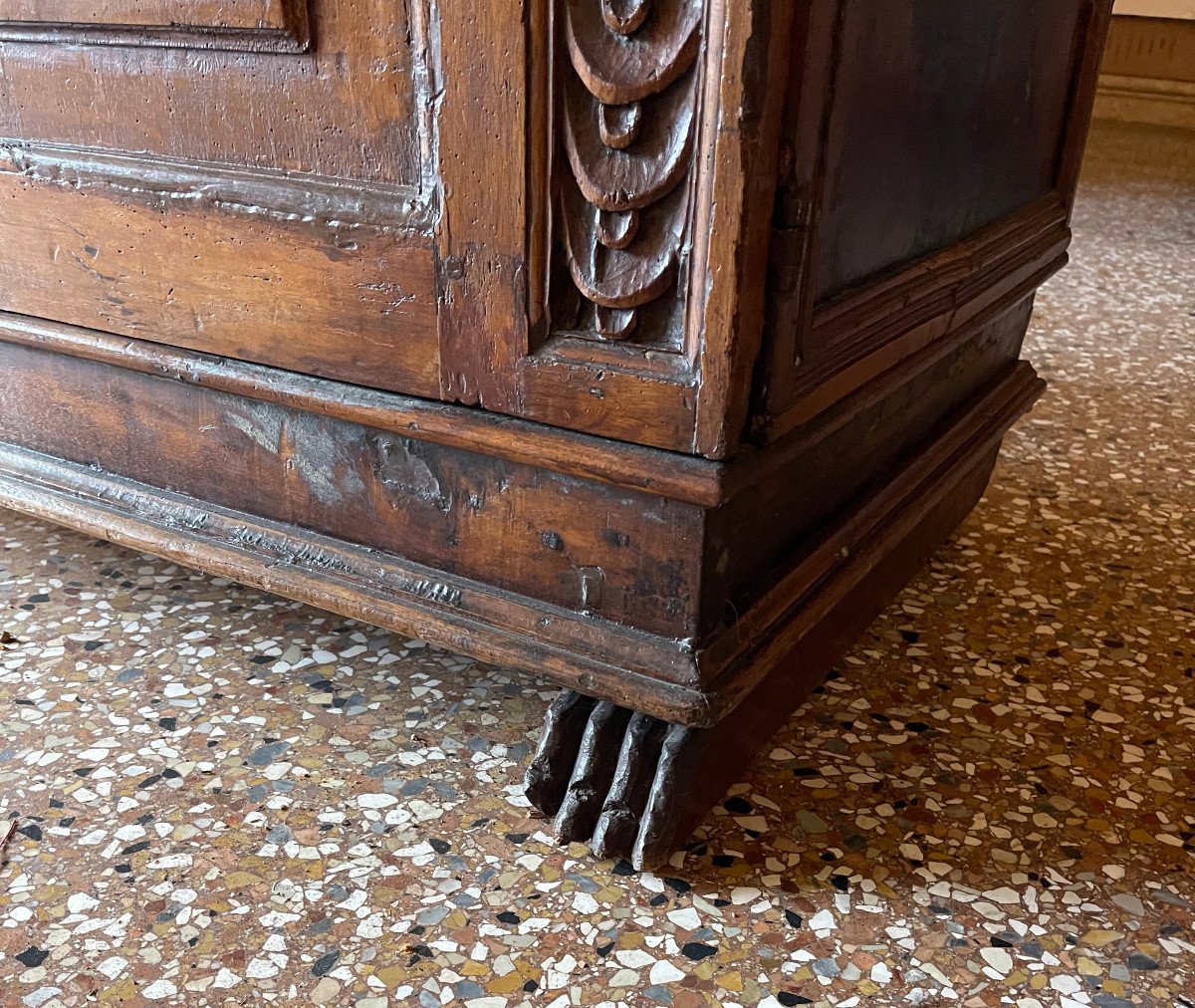 Credenza a doppio corpo in legno di noce, Toscana, fine XVI-photo-4