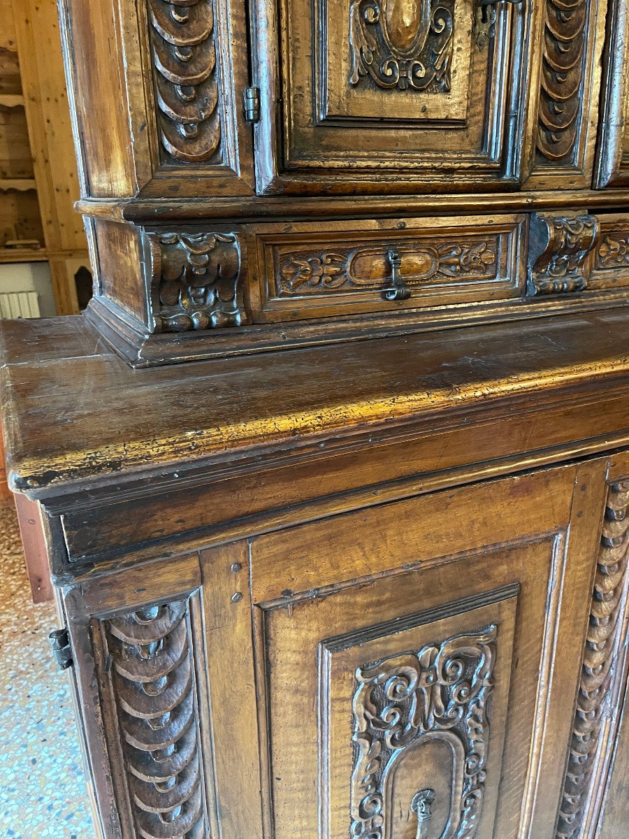 Credenza a doppio corpo in legno di noce, Toscana, fine XVI-photo-1