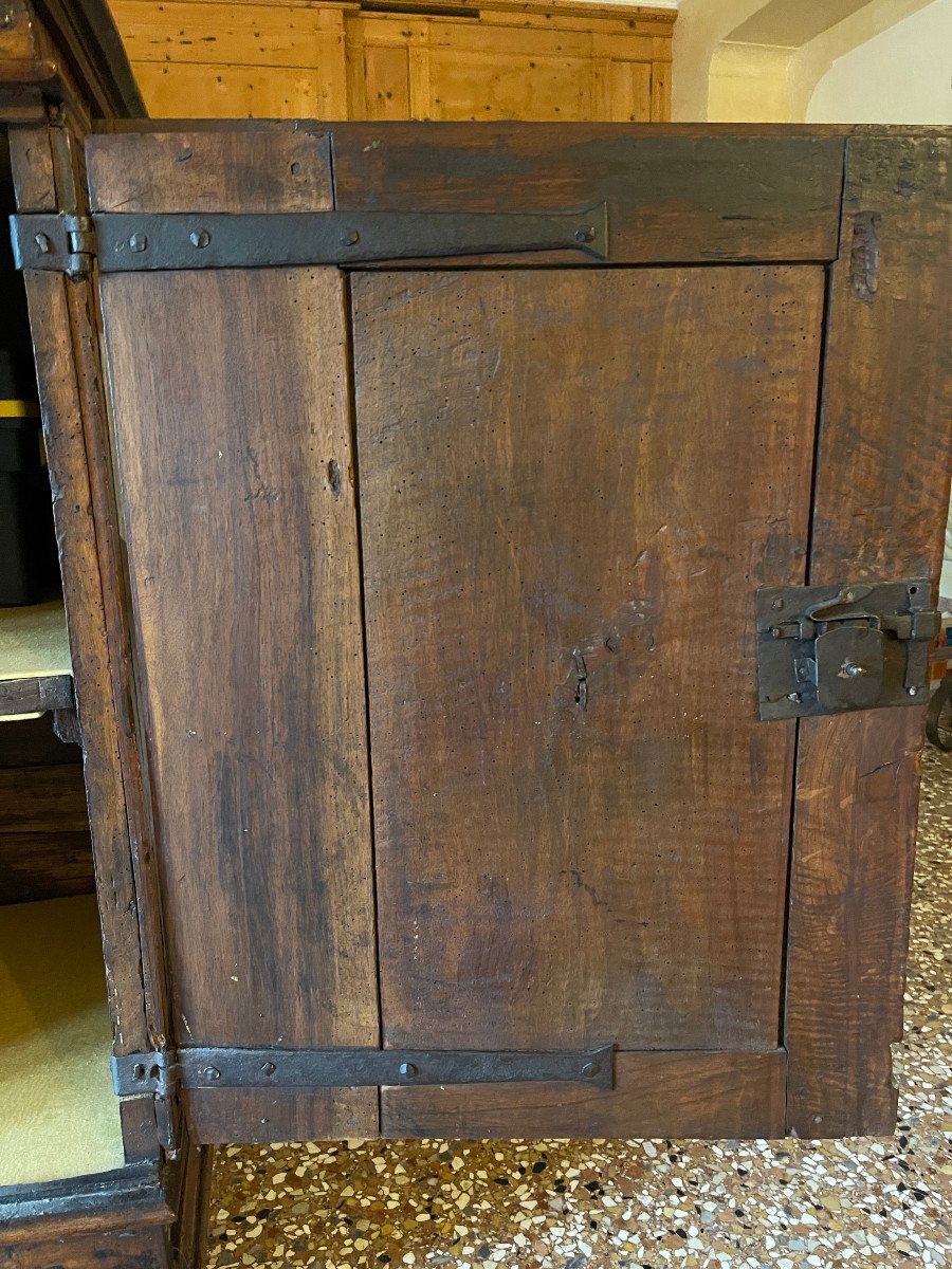 Credenza a doppio corpo in legno di noce, Toscana, fine XVI-photo-8