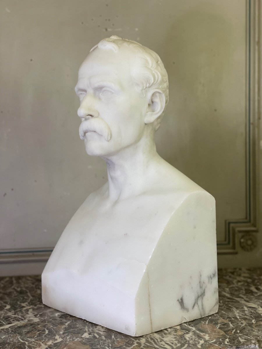 Proantic Male Bust In Carrara Marble Xixth Century