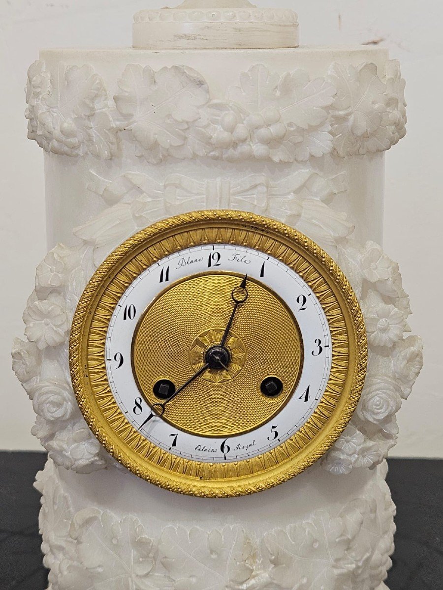 Orologio da tavolo in alabastro finemente lavorato - XIX Sec.-photo-1