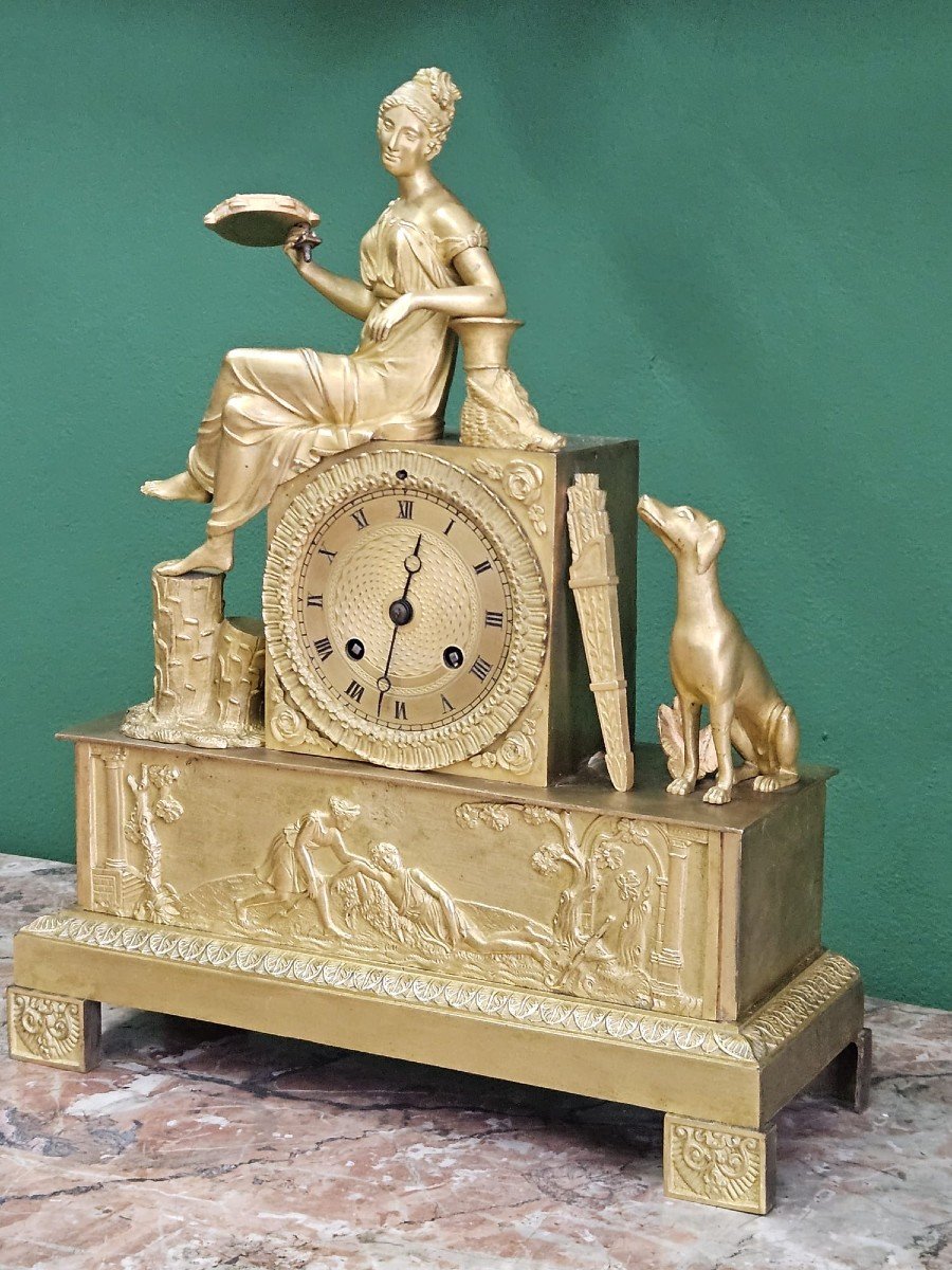 Orologio "Parigina" raffigurante Diana cacciatrice  in bronzo dorato - XIX Sec.-photo-1