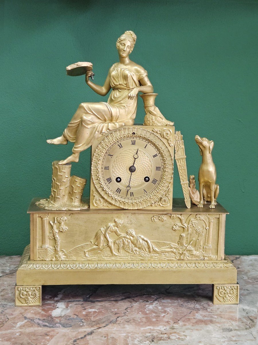 Orologio "Parigina" raffigurante Diana cacciatrice  in bronzo dorato - XIX Sec.