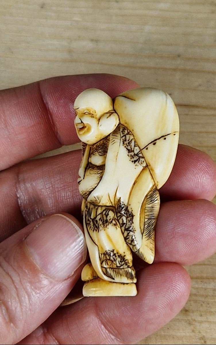 netsuke hotei con sacco-photo-3