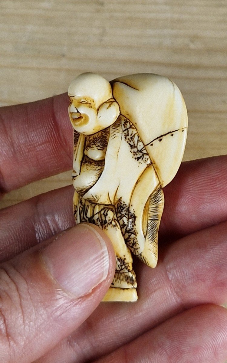 netsuke hotei con sacco-photo-4