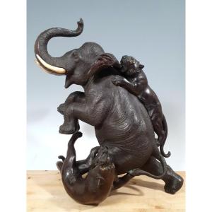 Bronzo - Signed Tsunemitsu 常光 elefante con due tigri