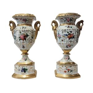 Coppia di vasi Carlo X in porcellana