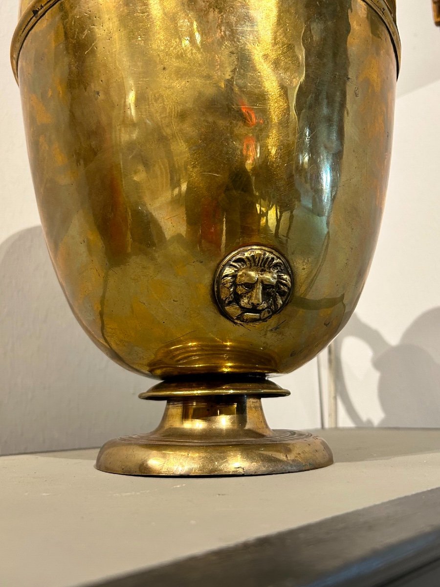Grande acquamanile / versatoio toscano in bronzo e ottone sbalzato (52cm)-photo-3