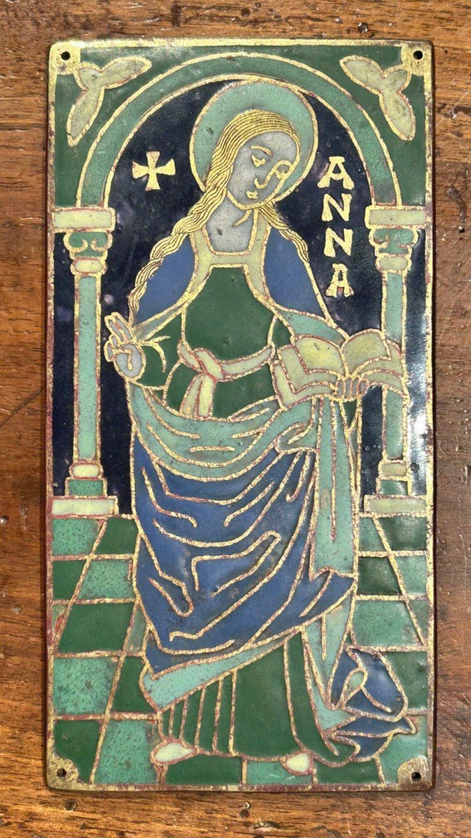 Placca in bronzo con decorazione a smalto cloisonné raffigurante Sant'Anna.