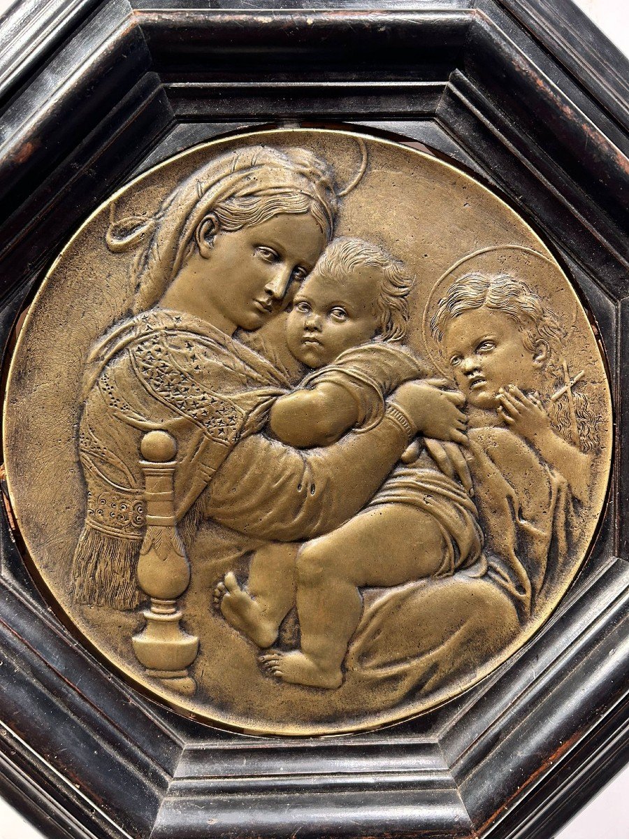 Placca in bronzo "Madonna della Seggiola" su cornice ottagonale del Seicento.-photo-2