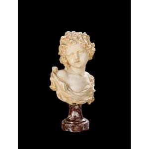 Busto di giovane fanciullo con drappeggio e ciliegie in alabastro. Piedistallo in marmo