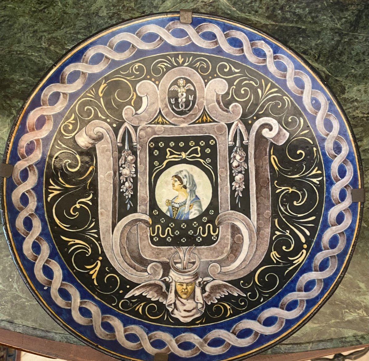 Antico piatto da parata in maiolica del XIX SECOLO- Produzione Officina Romana-photo-2