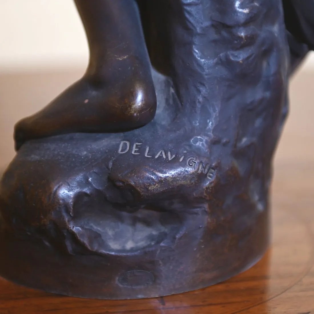 Denise Delavigne, “ Cupido Legato” . Grande scultura in bronzo. Francia, inizio secolo XX-photo-1