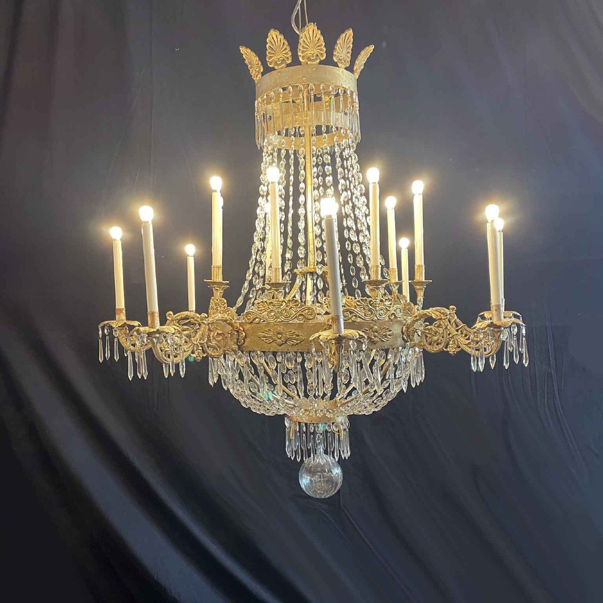 Grande Lampadario Impero Ferro Dorato e Cristallo Sedici Luci 1780 Circa