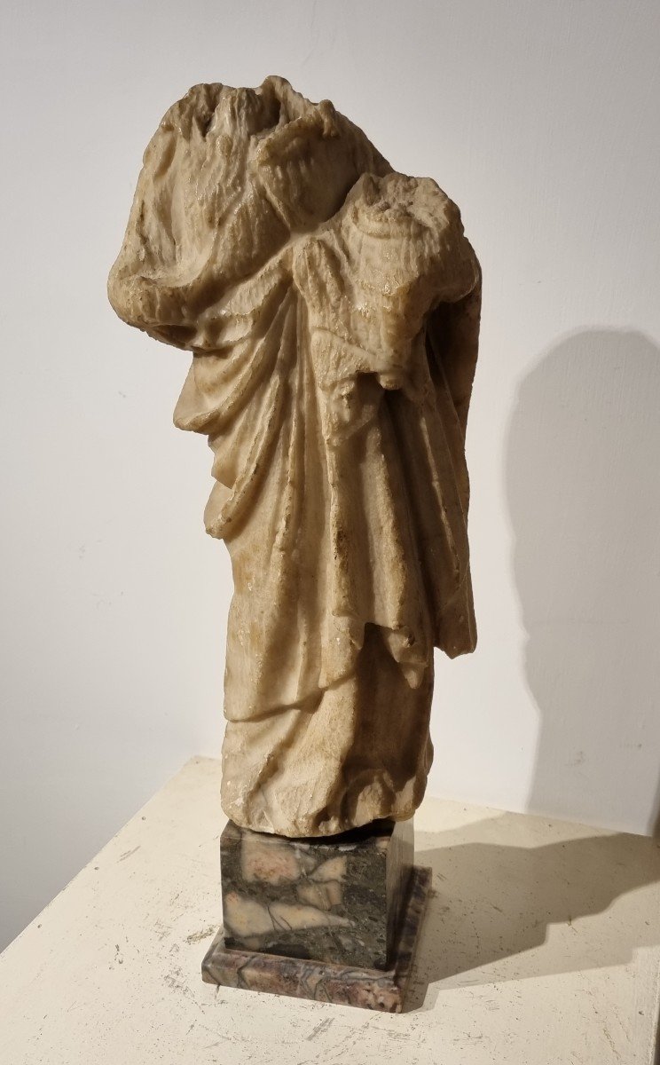 Scultura in marmo acefala "La fede e la carità"