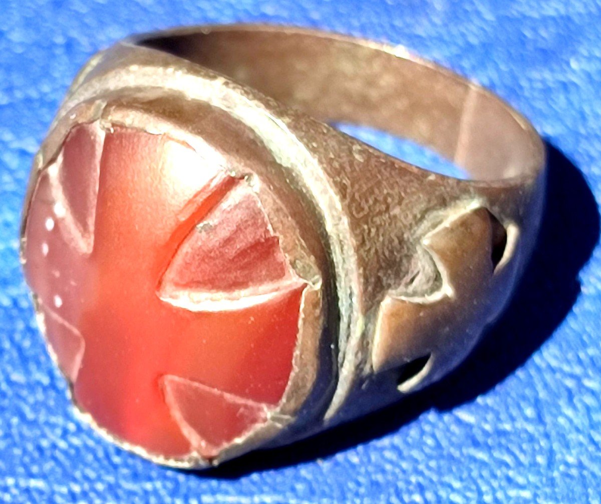 Rarissimo anello Templare in argento  con cammeo scolpito in corniola . Sicilia sec.XII-XIII